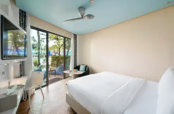 Bilik Deluxe Pandangan Kolam